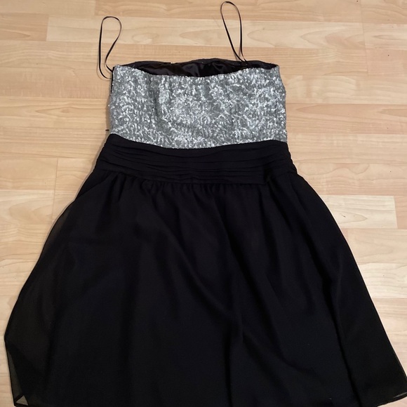 Express Semi-Formal/Cocktail dress Size 6 - Picture 7 of 9